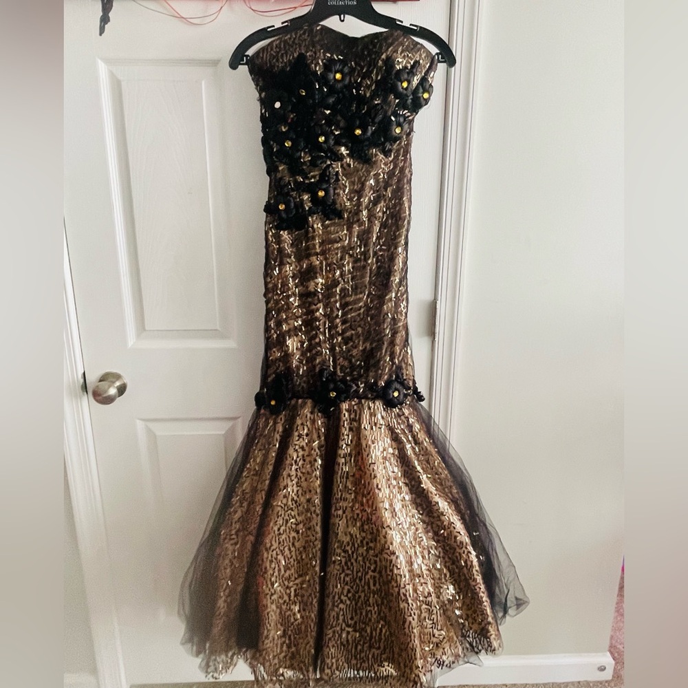 Formal gown / prom dress